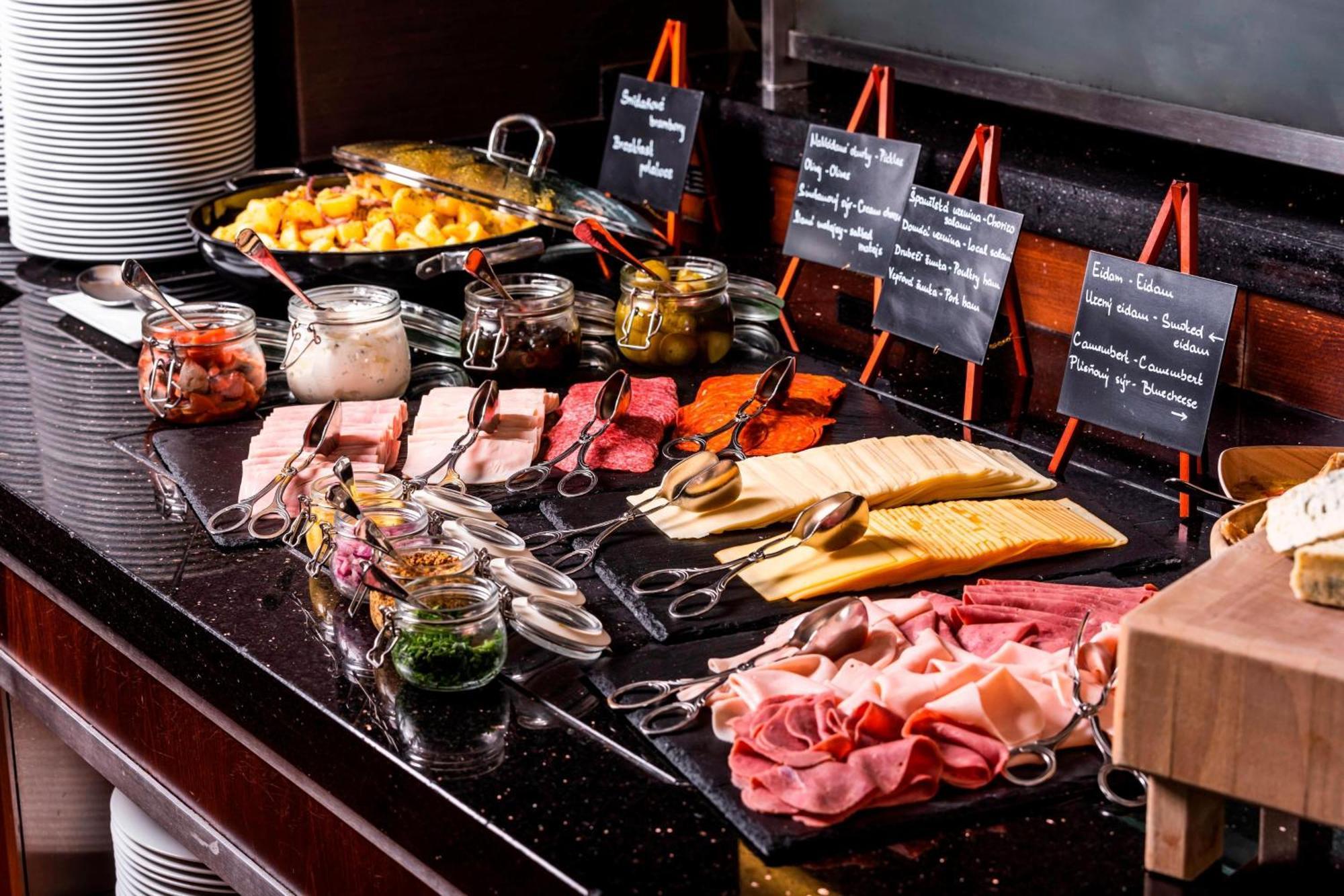 Courtyard By Marriott Prague City Restaurant bilde