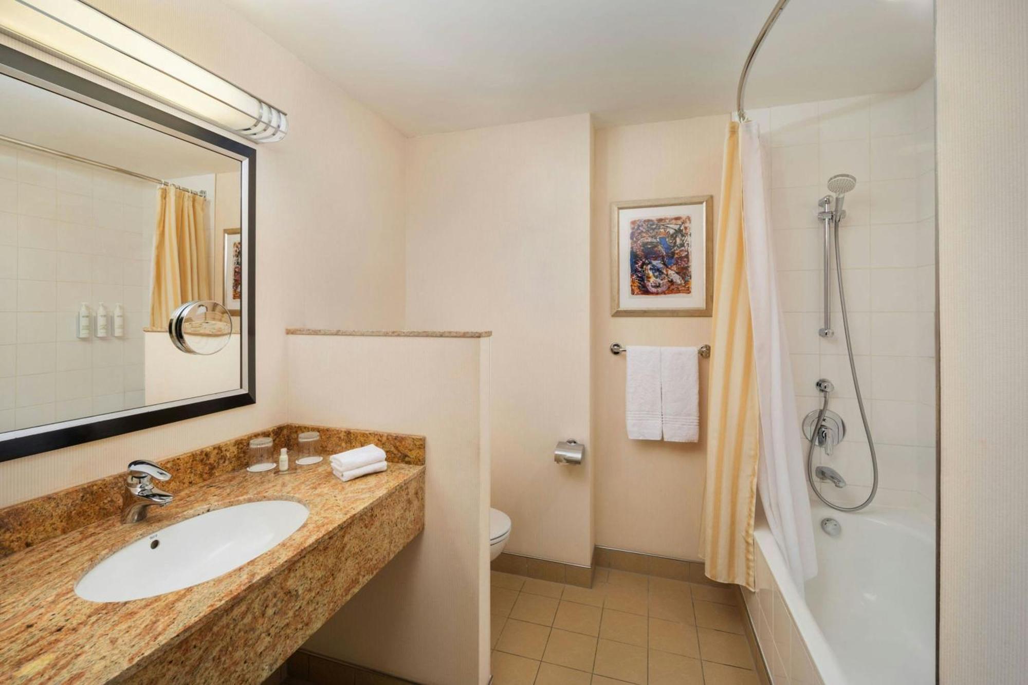 Courtyard By Marriott Prague City Eksteriør bilde